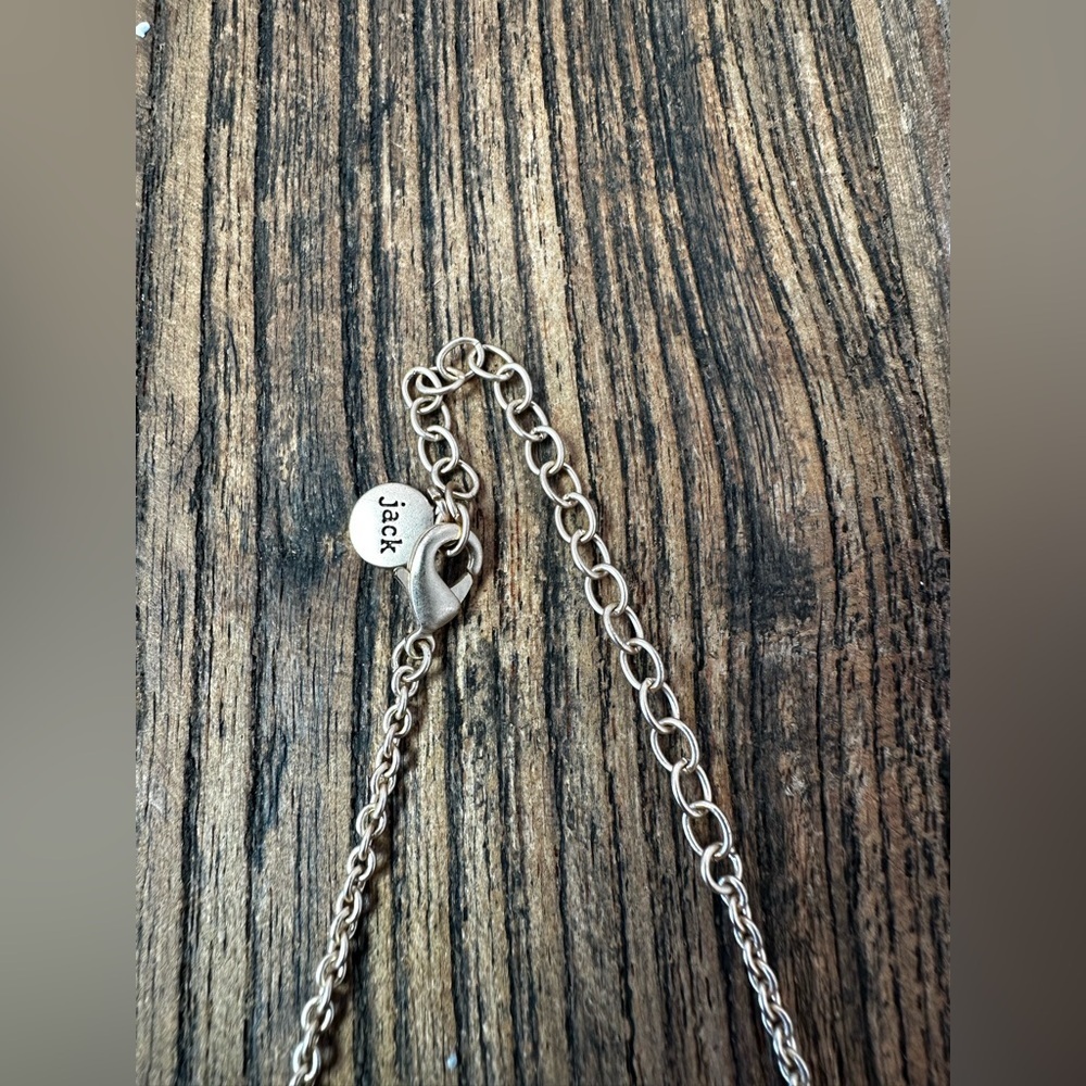 Delicate butterflies and Floral Gold Necklace - Picture 5 of 8
